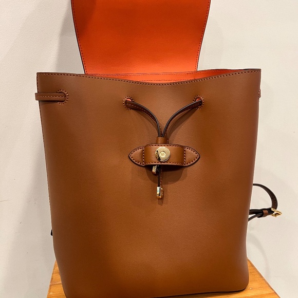dryden flap leather backpack Filson Whiskey Made to withstand the abuse of travel and daily use Chocolate Large Ziptop Backpack |